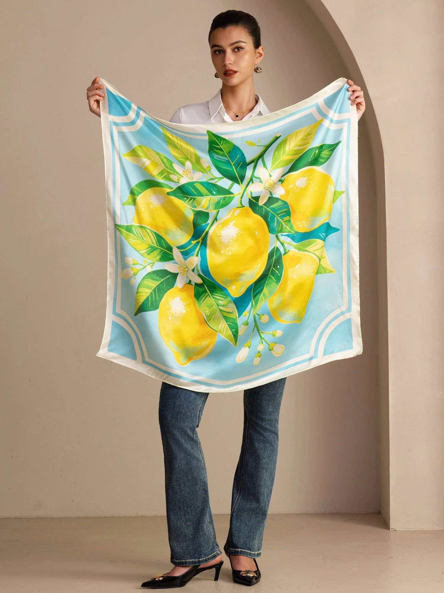 Scarf I 100 Procent Mullbärssilke Med Citronmönster Storlek 90 x 90 cm - Image 6
