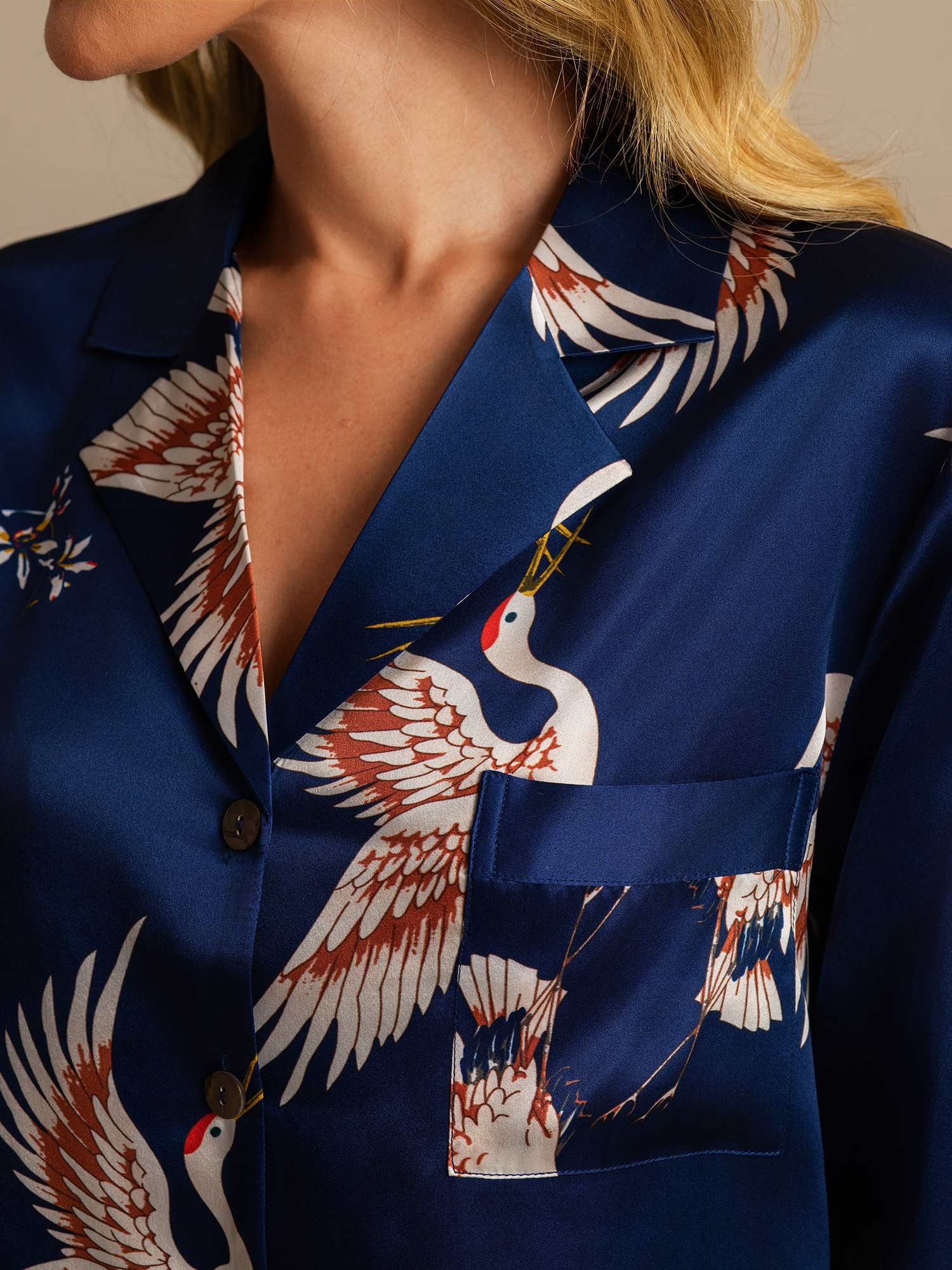 19Momme Pure Silk Crane Print Nattlinne med High-Low Söm - Image 4