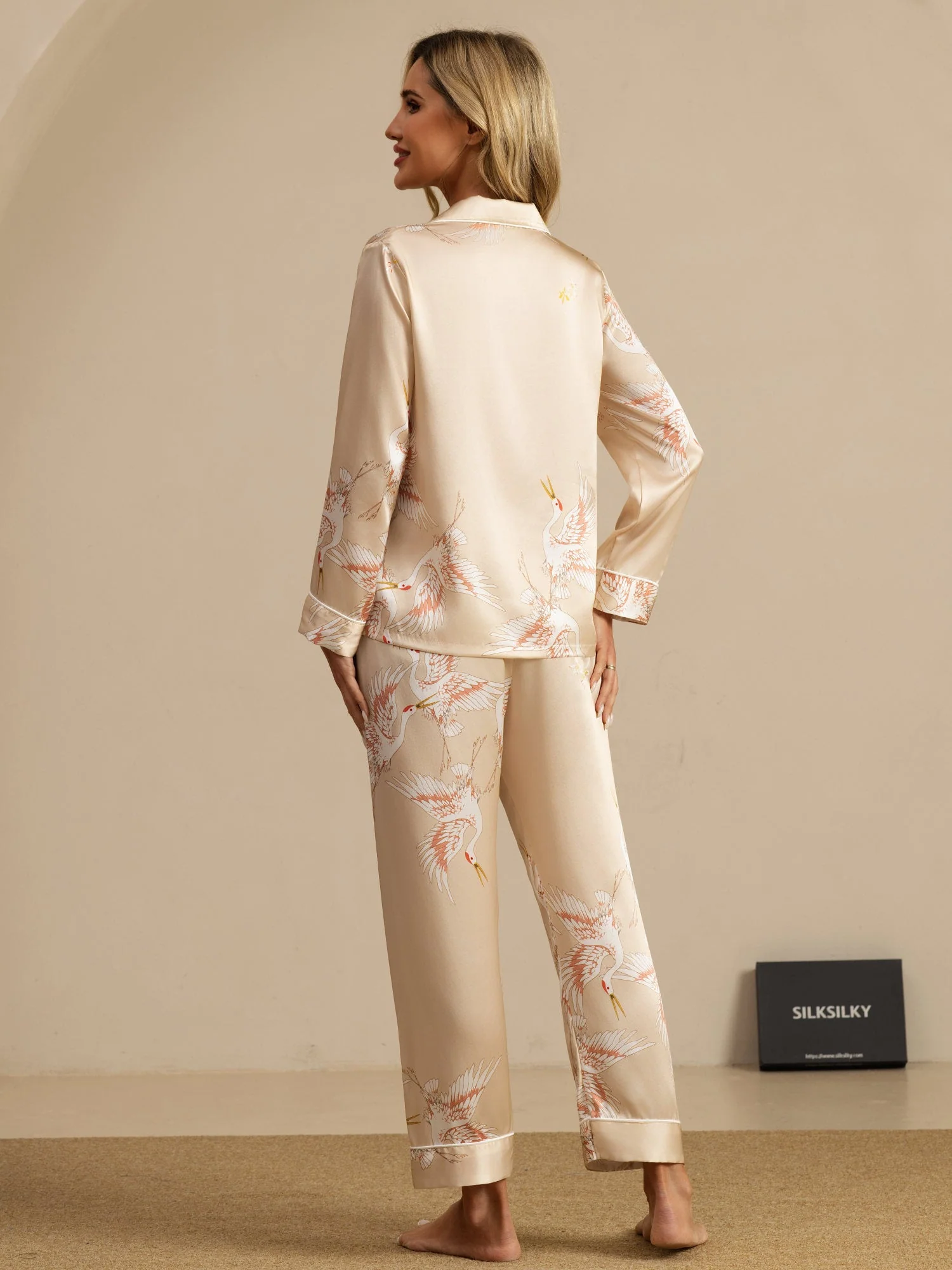 19Momme Damers Pyjamaset I Ren Siden Med Tranmönster Och Långärmad Design - Image 41