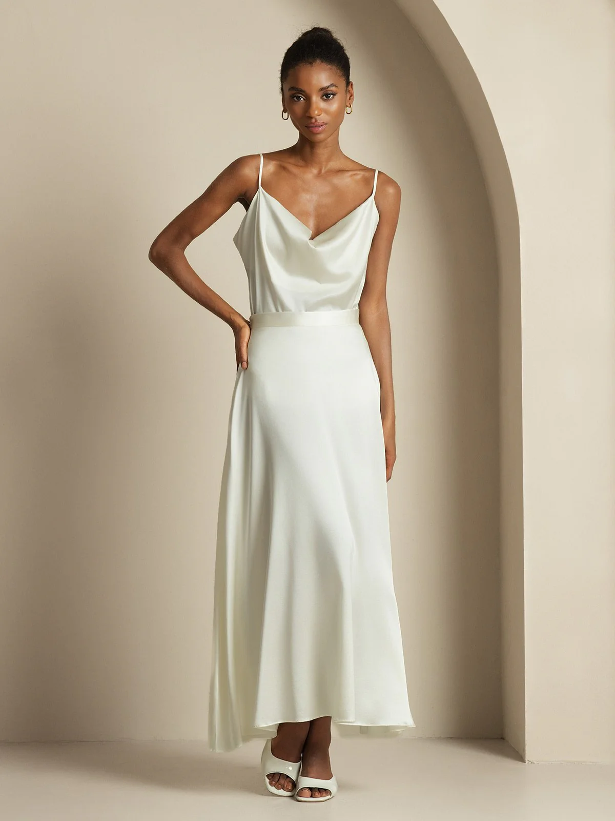 19Momme Silke Cowl Neck Spaghetti Strap Camisole Top & A-linje Maxi Kjol - Image 19