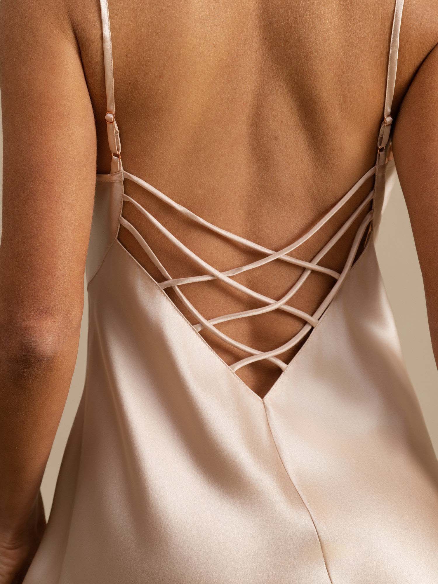 Rent Silke Criss Cross Back Slip Klänning - Image 40