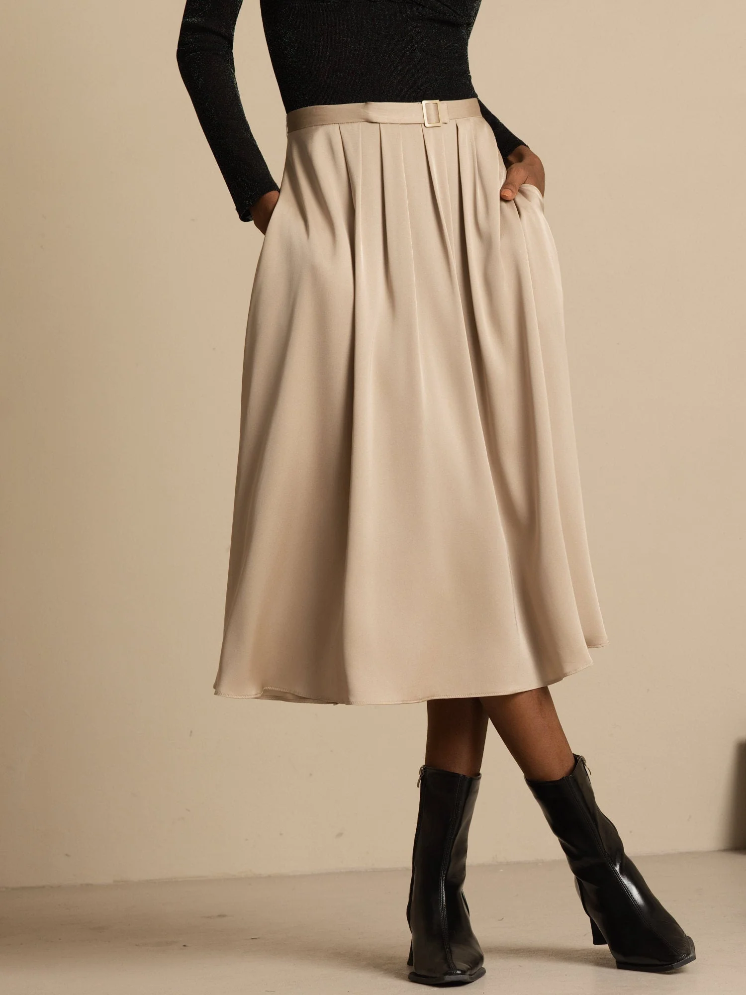 19Momme Siden High Waist A-Linje Plisserad Midi Kjol med Fickor