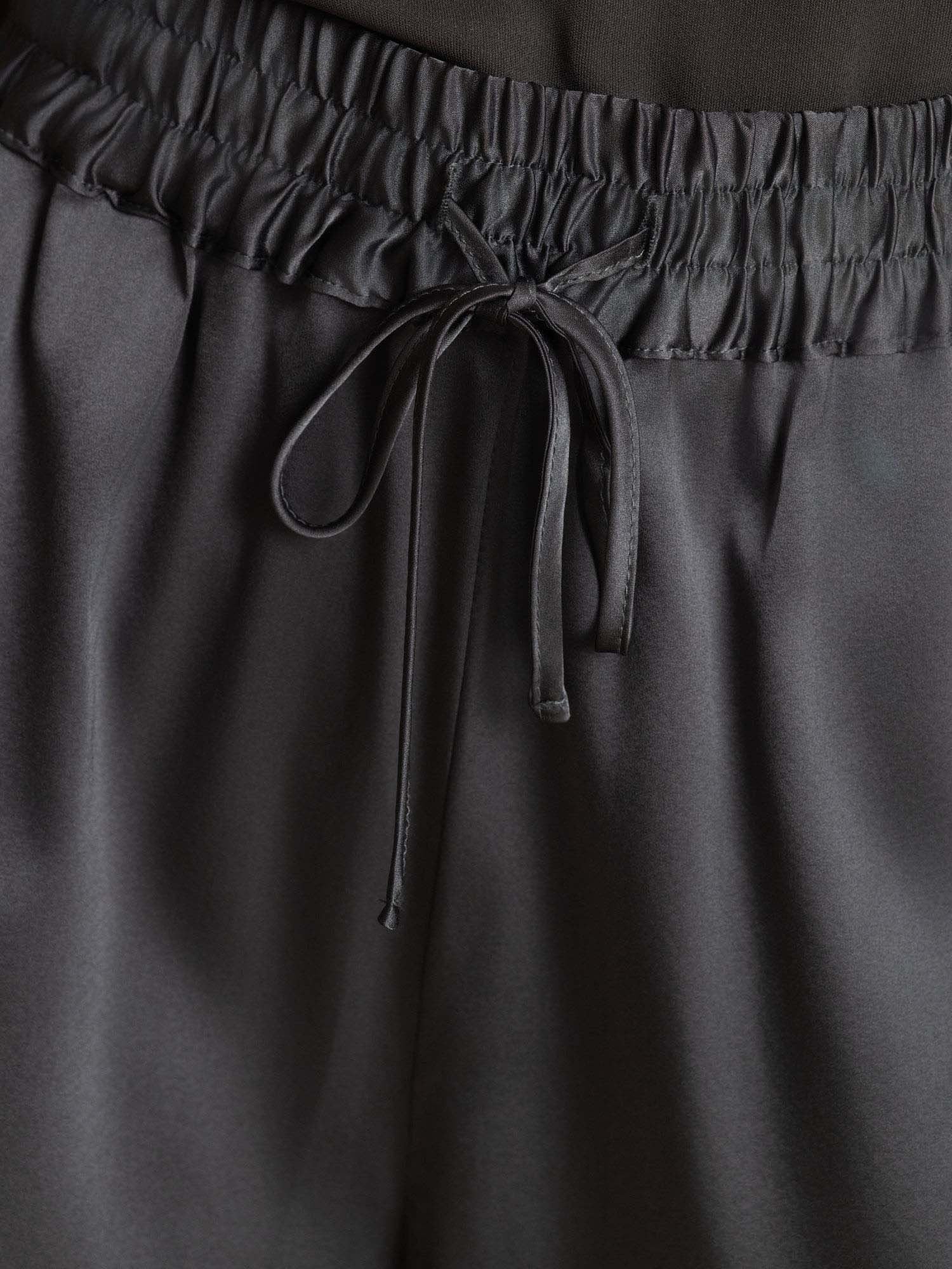 19Momme Siden Dam High-Waist A-Linje Shorts med Rynkad Dragsko Midja - Image 12