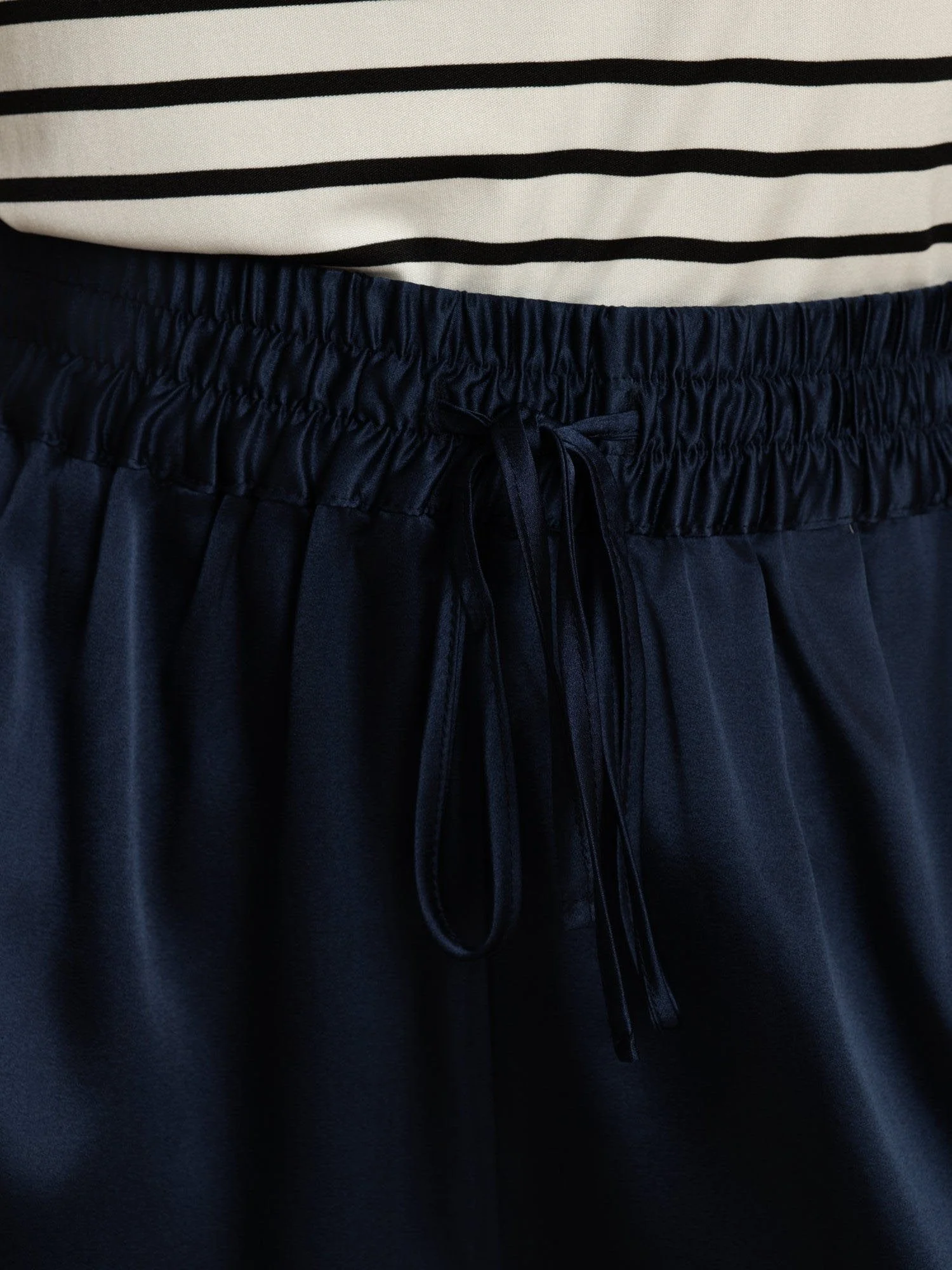19Momme Siden Dam High-Waist A-Linje Shorts med Rynkad Dragsko Midja - Image 5