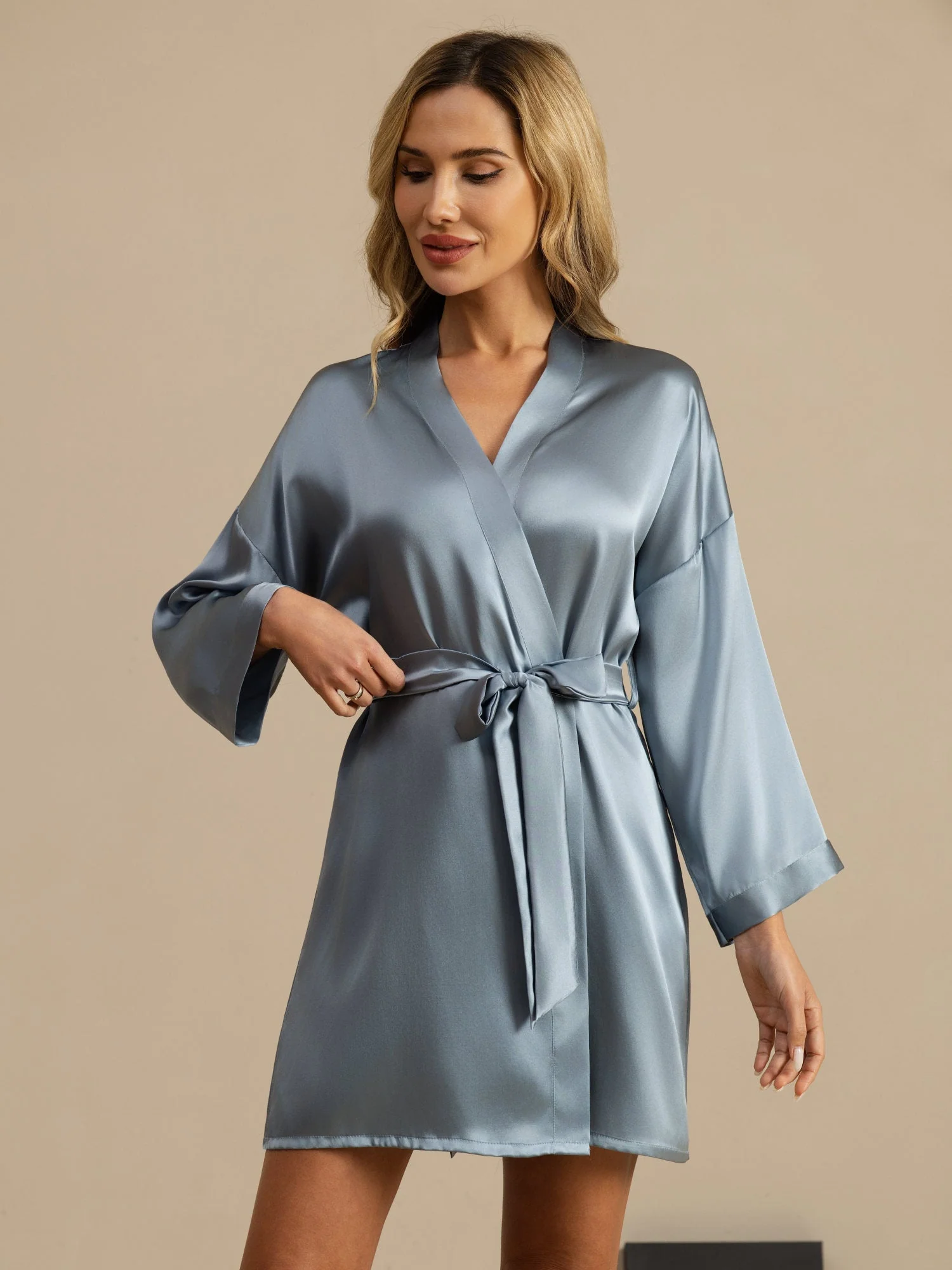 Kort Damkimono I Ren Siden Med 3/4-Ärmar Och Omslagsdesign - Image 37