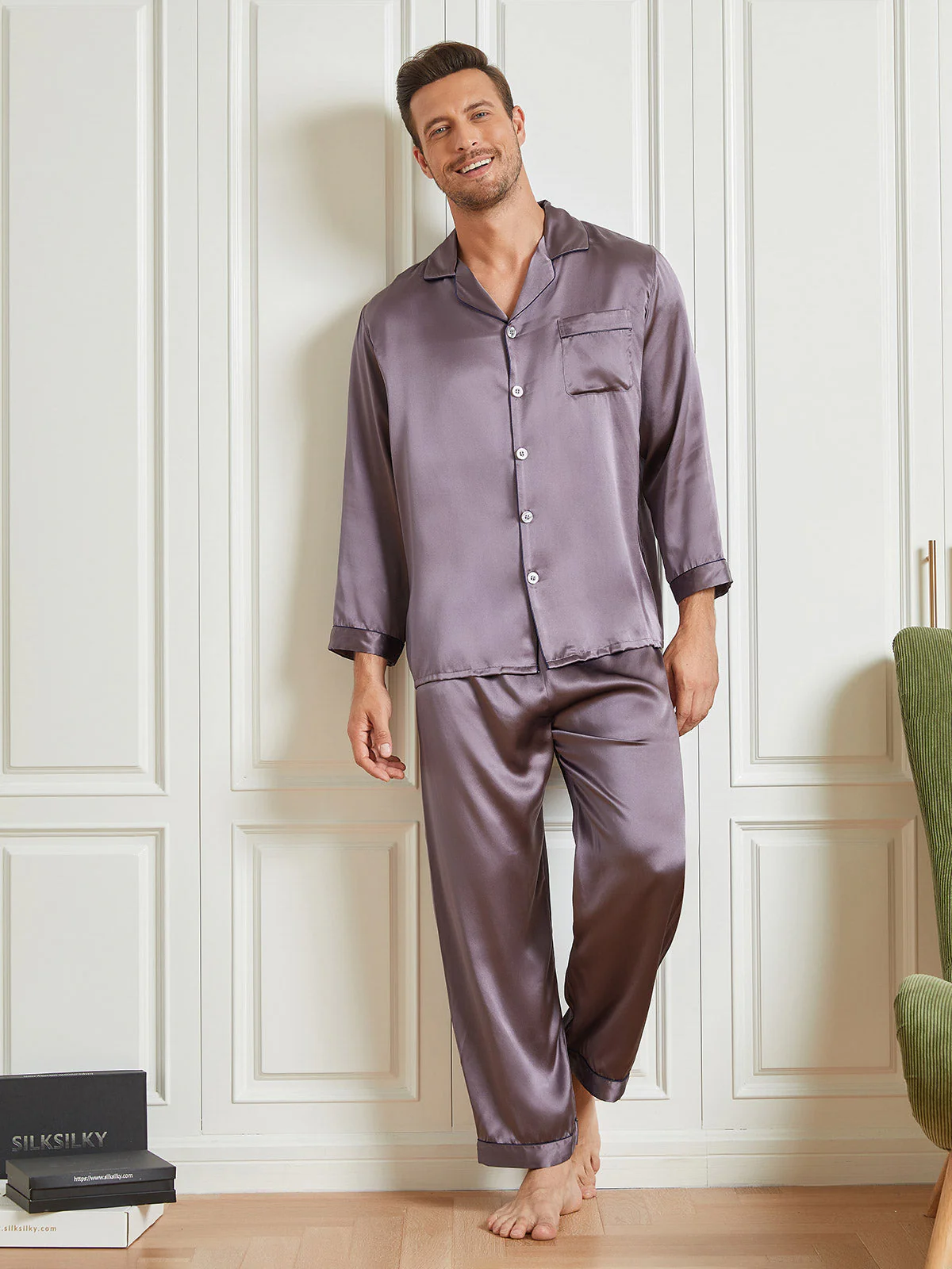 Herrpyjamas I Ren Siden Med Lång Ärm Notchkrage Och Knäppning - Image 17