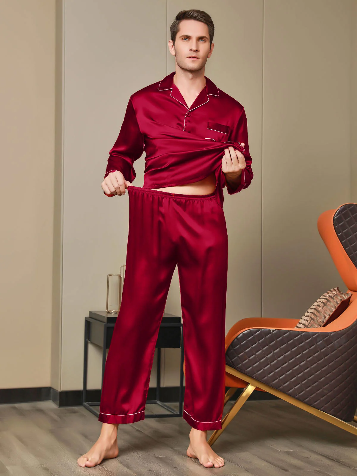 Herrpyjamas I Ren Siden Med Lång Ärm Notchkrage Och Knäppning - Image 25