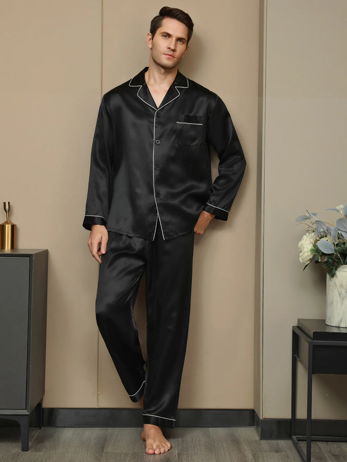Herrpyjamas I Ren Siden Med Lång Ärm Notchkrage Och Knäppning - Image 4