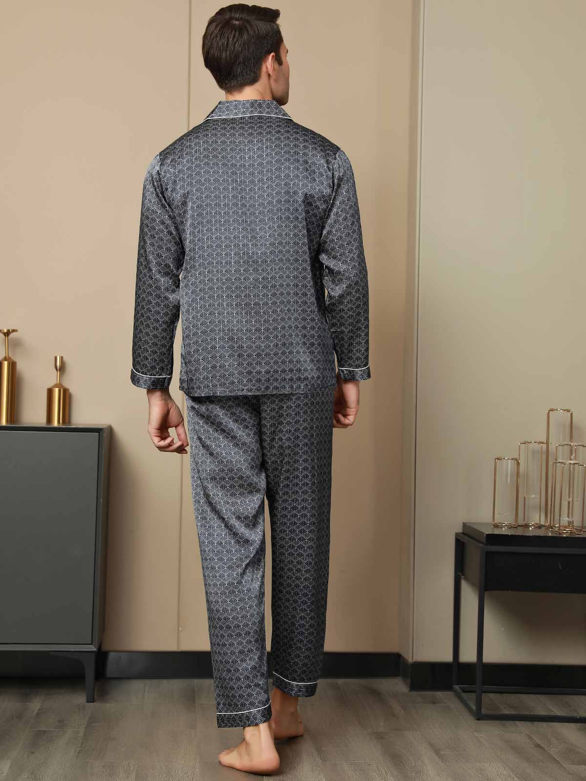 Herrpyjamaset I Ren Siden Med Marinblått Ginkgotryck Och Långärmad Topp Med Byxor - Image 2