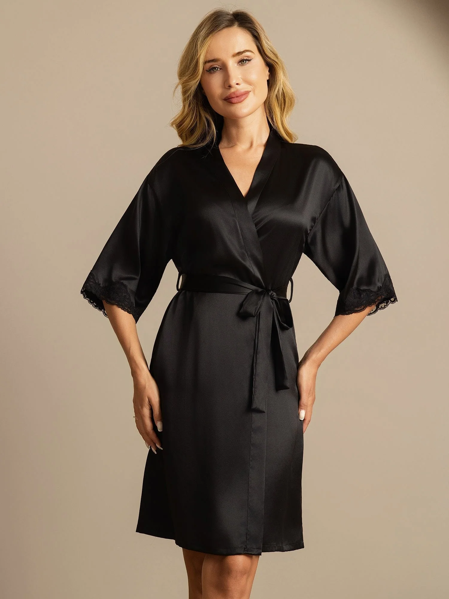 Ren Silke Grundläggande KvinnoRobe med Spetsdesign - Image 3