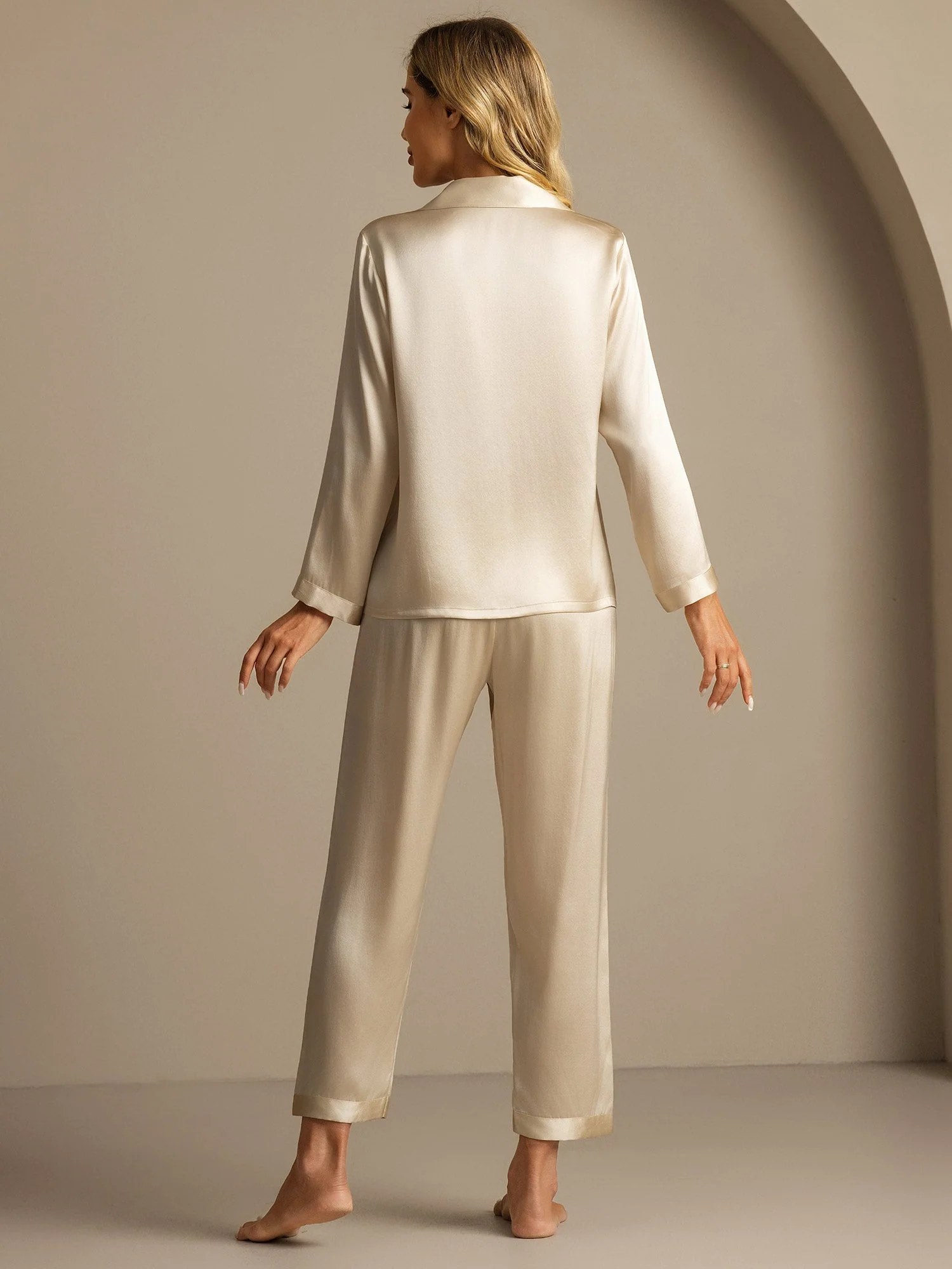 Rent Silke Button Up Dam Pyjama - Image 25