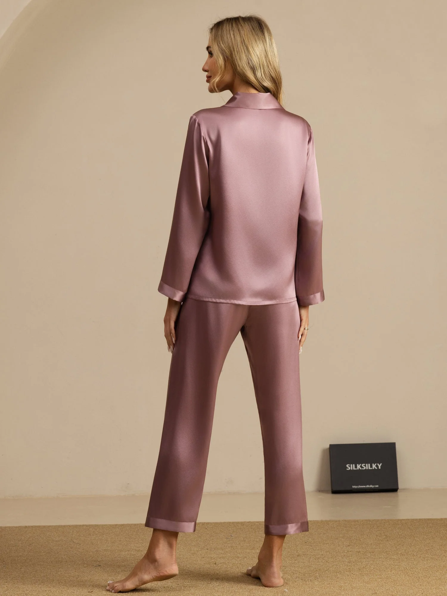 Rent Silke Button Up Dam Pyjama - Image 58