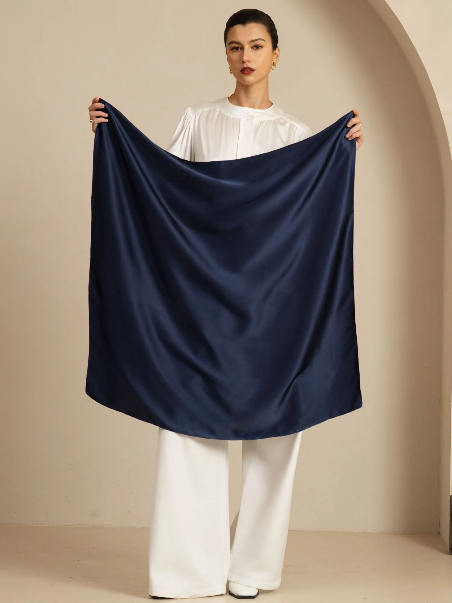 Ren Silke Klassisk Elegant Fyrkantig Scarf - Storlek 90x90cm - Image 19