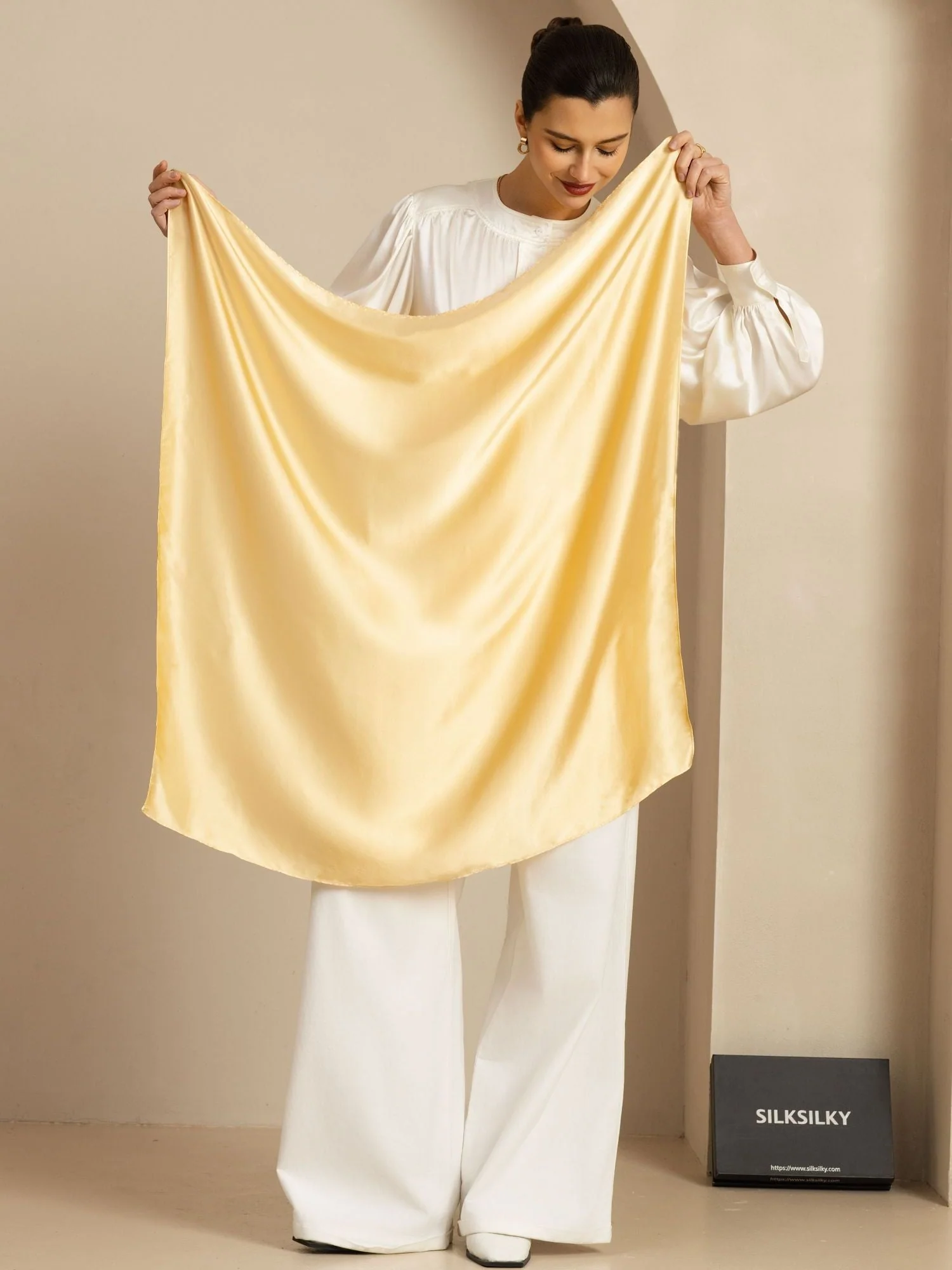 Ren Silke Klassisk Elegant Fyrkantig Scarf - Storlek 90x90cm - Image 5