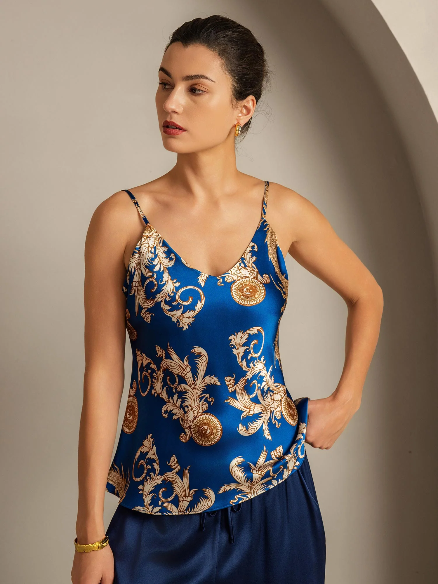 Camisole I Ren Siden Med Drakmönster Spagettiband V-Ringning