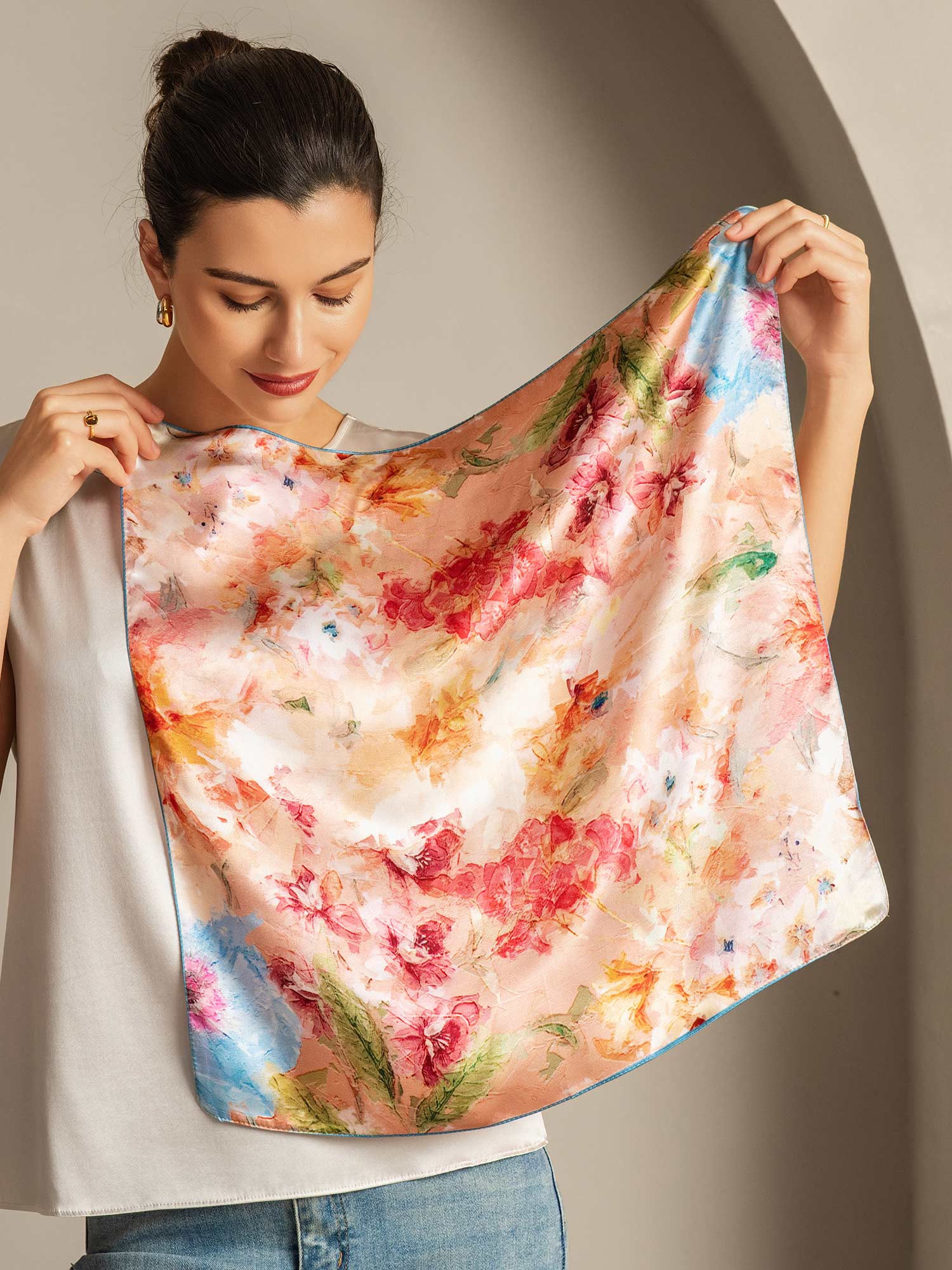 Pure Silk Floral Bliss Square Scarf - Storlek 53x53cm - Image 2
