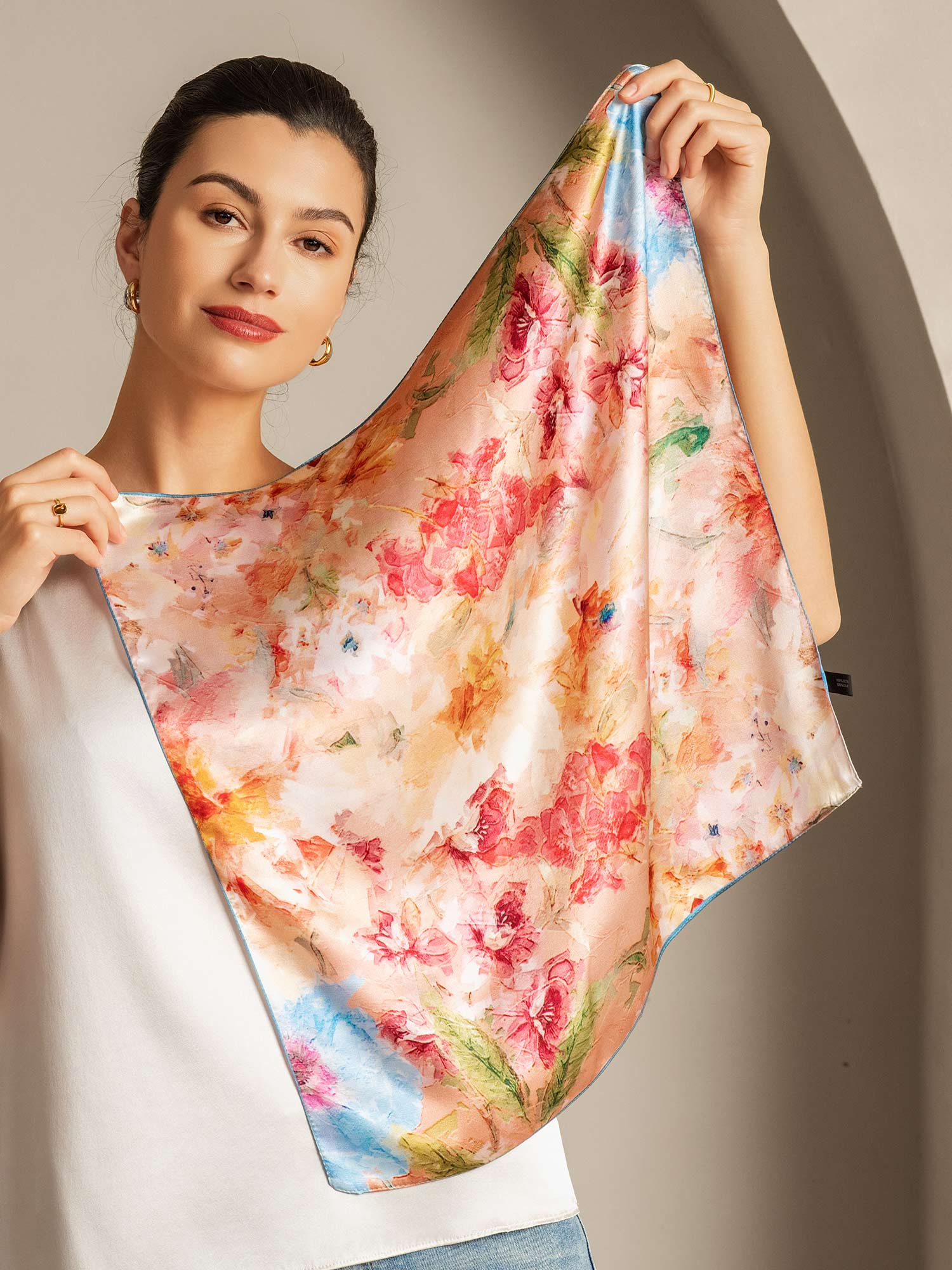 Pure Silk Floral Bliss Square Scarf - Storlek 53x53cm - Image 5
