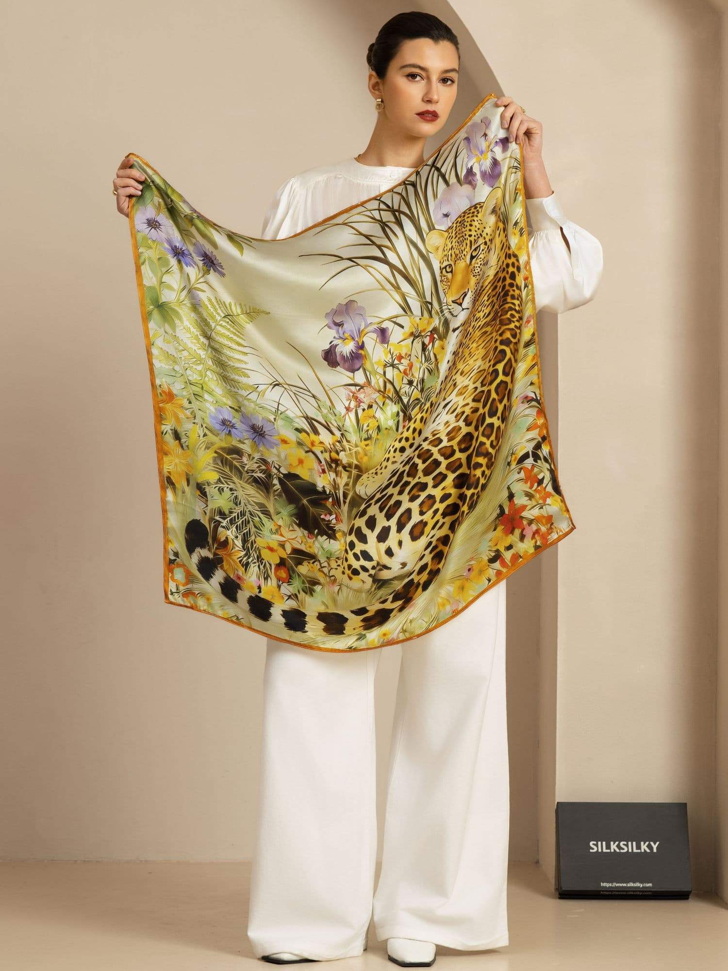 Ren Silke Leopard & Blommig Scarf - Storlek 90x90cm - Image 2