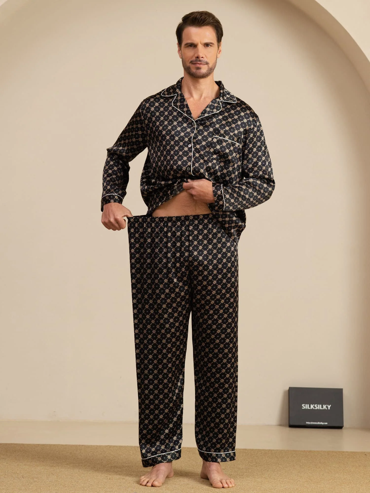Herr Pyjamas Set I Ren Siden Med Marinblå Kedja Tryck Långärmad Med Byxor - Image 12