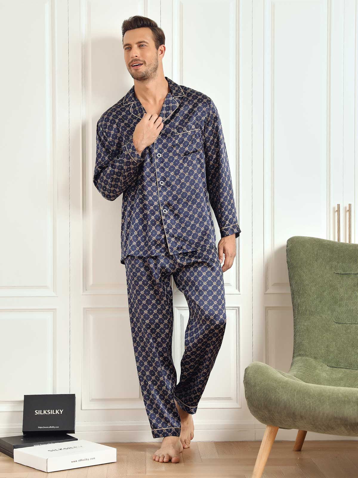 Herr Pyjamas Set I Ren Siden Med Marinblå Kedja Tryck Långärmad Med Byxor - Image 5