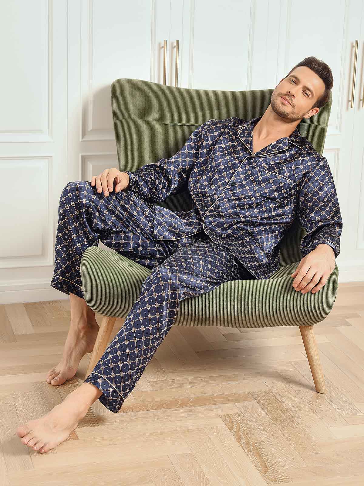 Herr Pyjamas Set I Ren Siden Med Marinblå Kedja Tryck Långärmad Med Byxor - Image 7