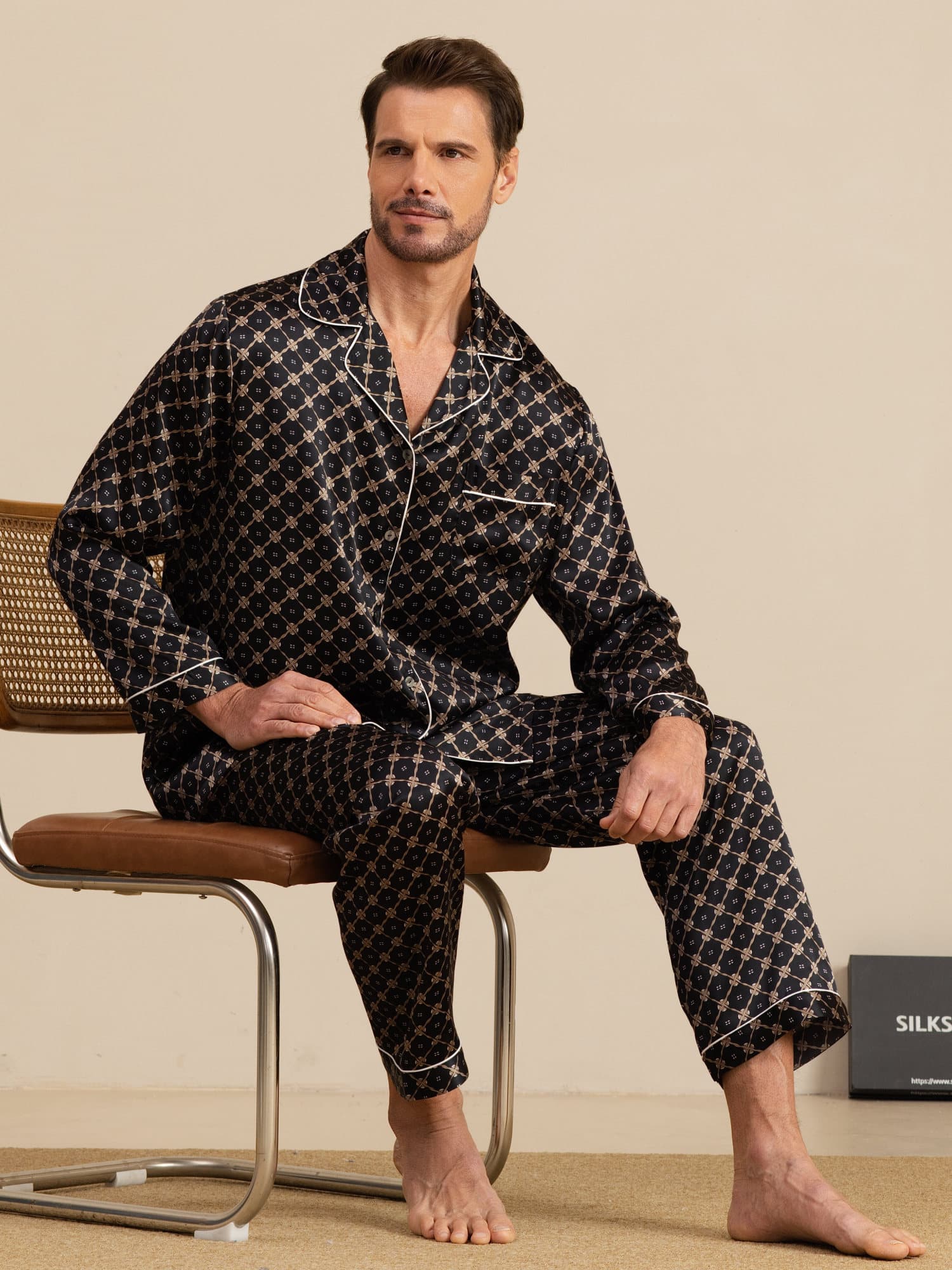 Herr Pyjamas Set I Ren Siden Med Marinblå Kedja Tryck Långärmad Med Byxor - Image 8