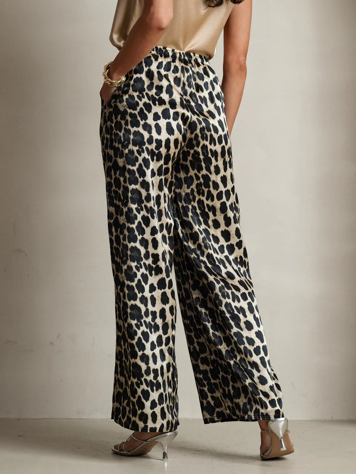 Dambyxor I Ren Siden Med Leopardmönster Och Vida Ben - Image 2
