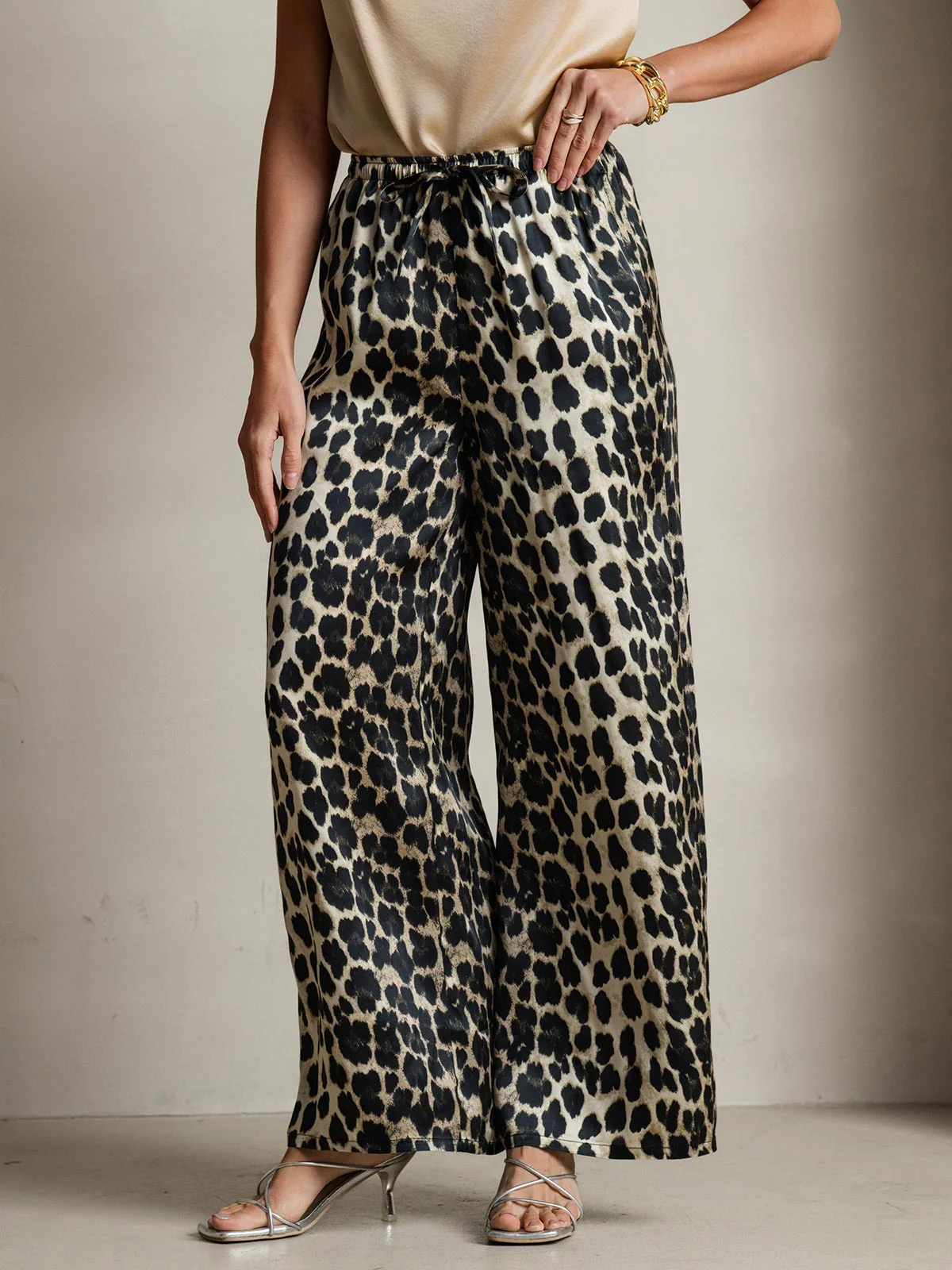 Dambyxor I Ren Siden Med Leopardmönster Och Vida Ben - Image 4