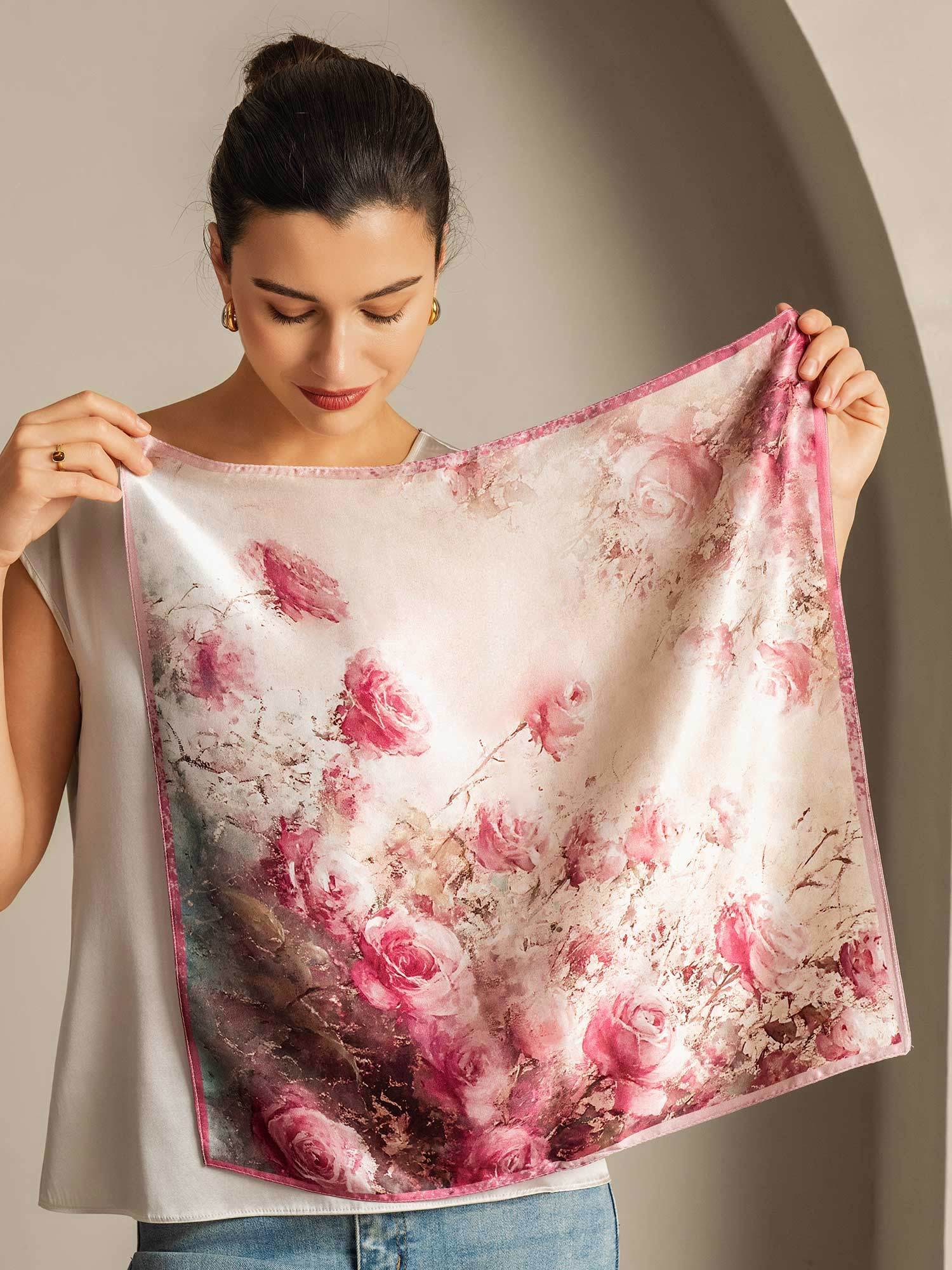 Pure Silk Rosmönster Fyrkantig Sjal - Storlek 53x53cm - Image 3