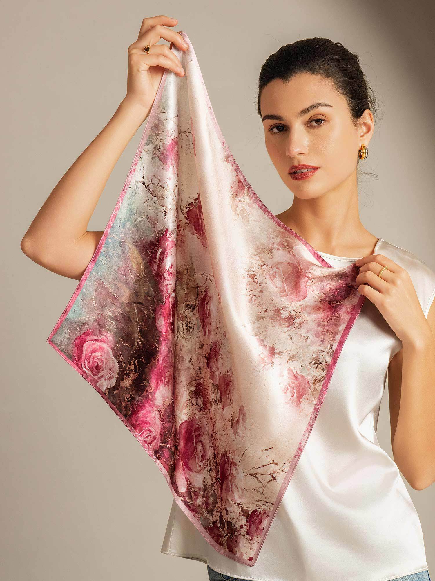 Pure Silk Rosmönster Fyrkantig Sjal - Storlek 53x53cm - Image 4