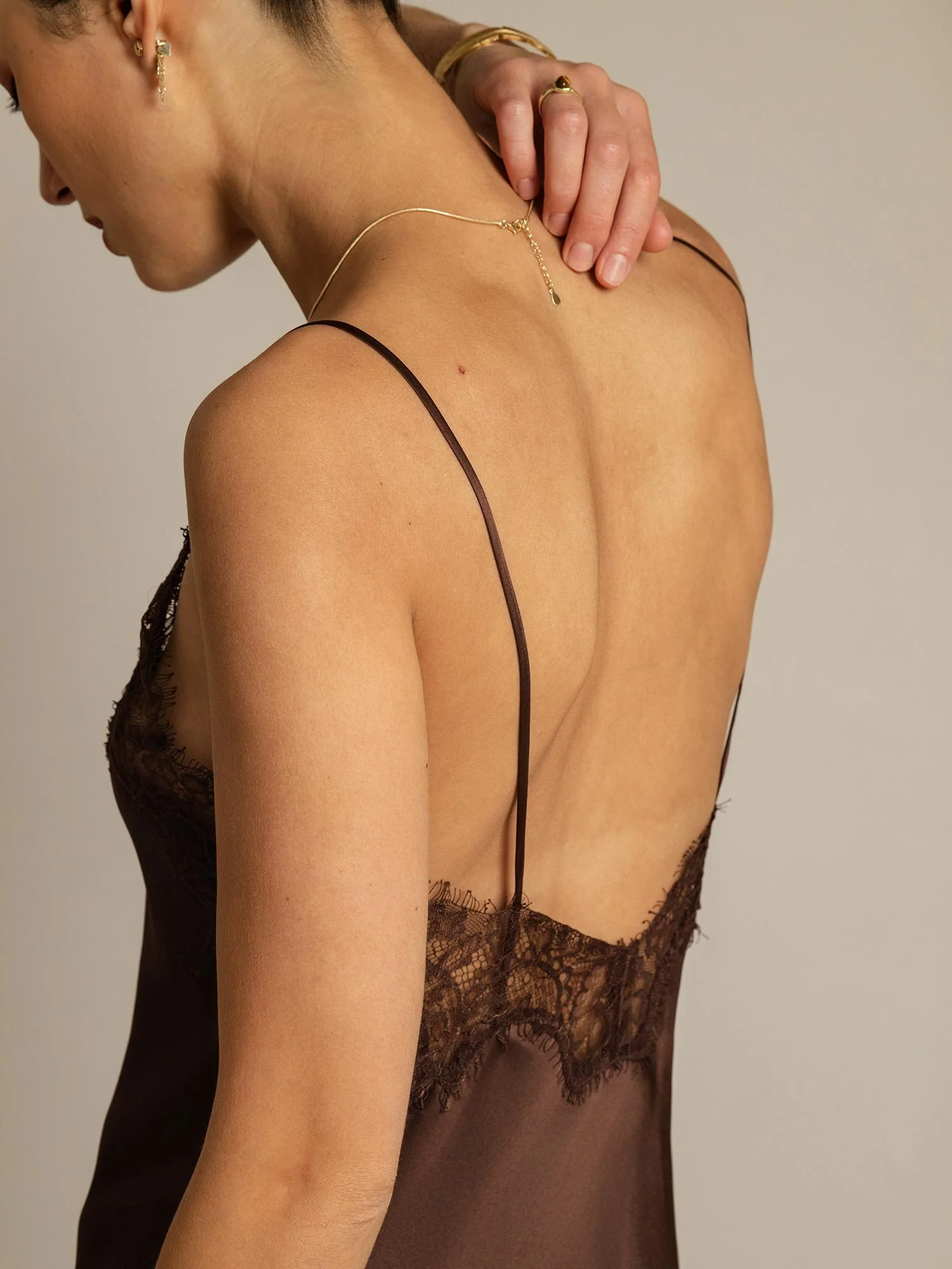 Pure Silk V-ringad Asymmetrisk Söm Slip Kort Klänning med Spetsdesign - Image 13