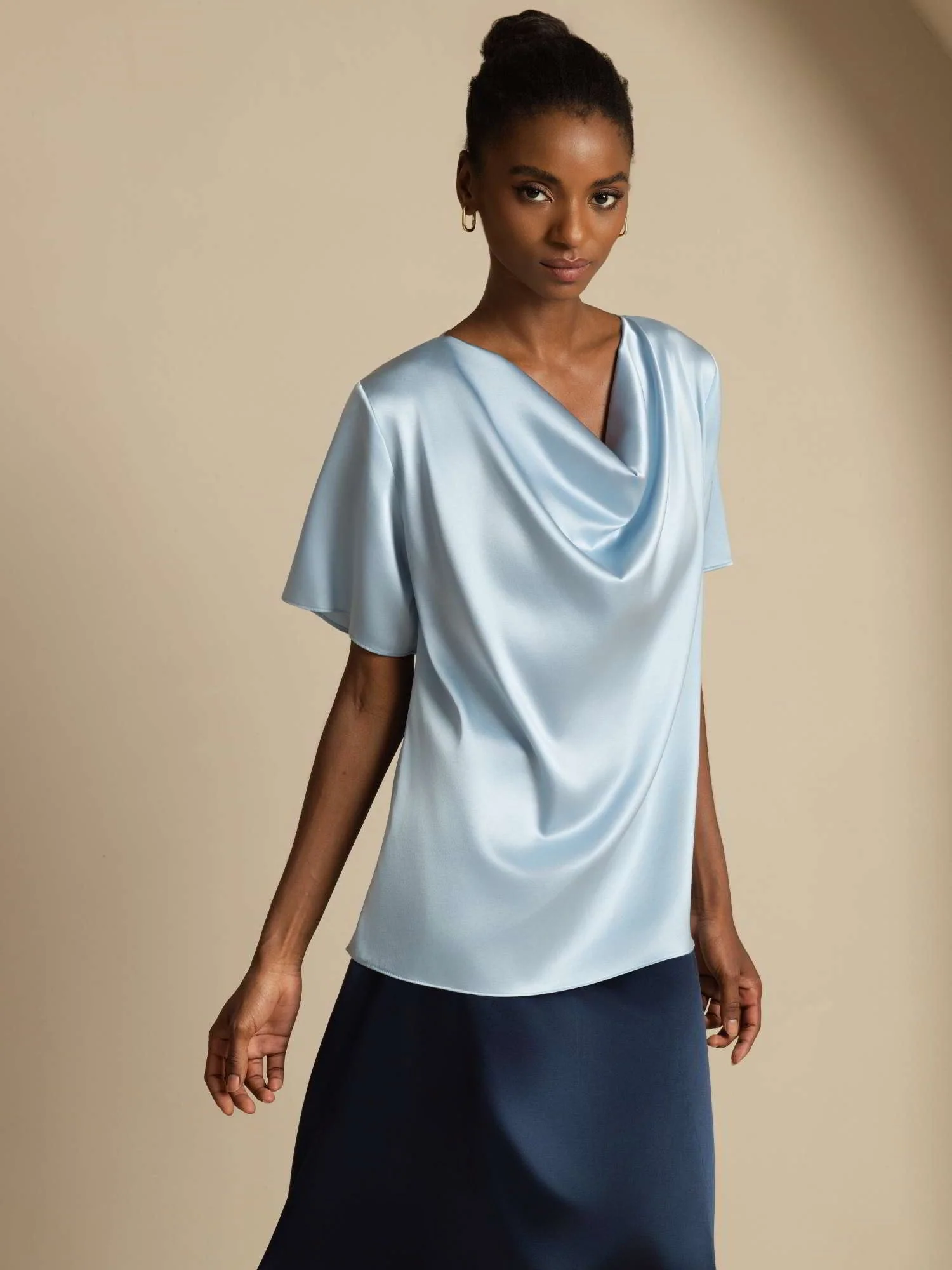 19Momme Siden avslappnad cowl neck t-shirt med kort ärm - Image 25