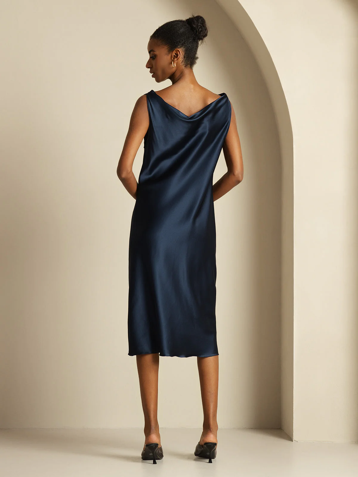 19Momme Siden elegant cowl-neck ärmlös klänning - Image 2