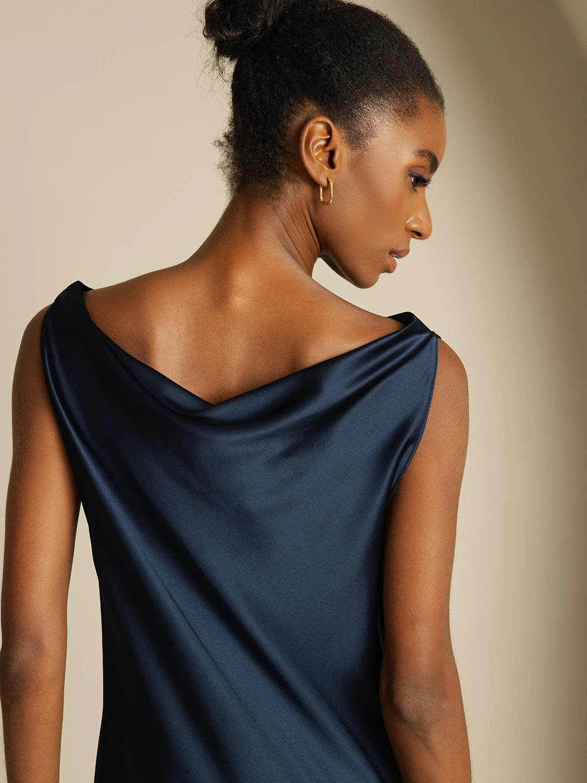 19Momme Siden elegant cowl-neck ärmlös klänning - Image 4