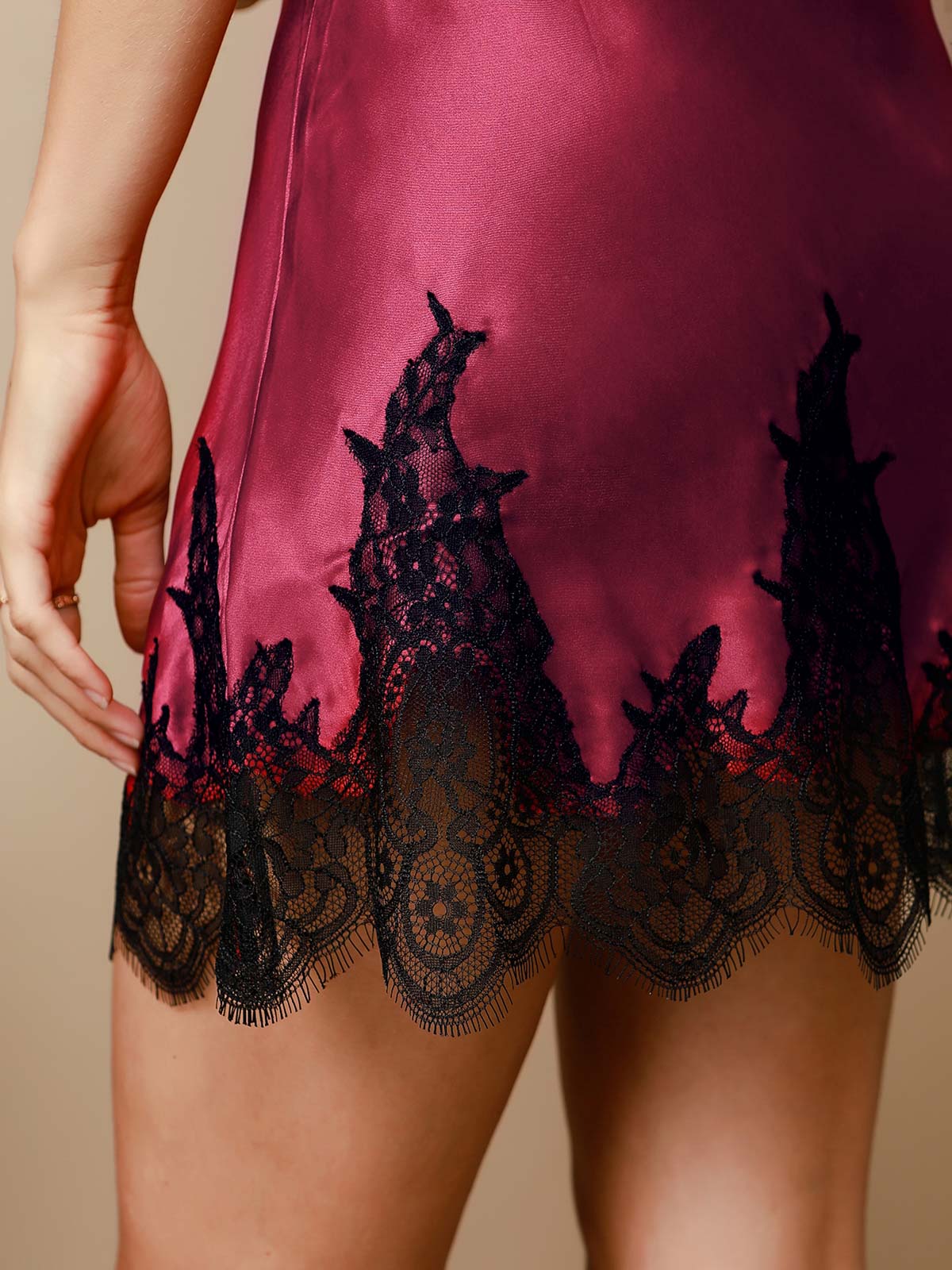 Rent Silke Lace Slip Nattlinne Klänning - Image 12