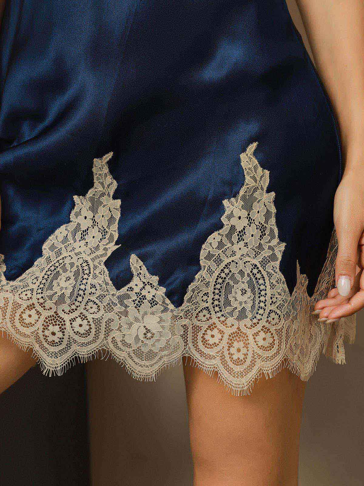 Rent Silke Lace Slip Nattlinne Klänning - Image 5