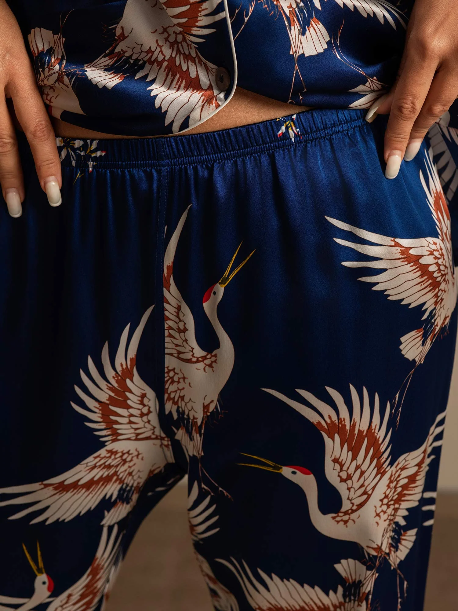 19Momme Damers Pyjamaset I Ren Siden Med Tranmönster Och Långärmad Slagkrage - Image 18