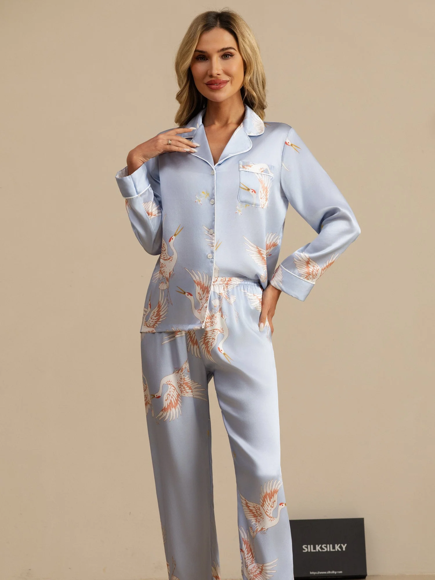 19Momme Damers Pyjamaset I Ren Siden Med Tranmönster Och Långärmad Slagkrage - Image 45