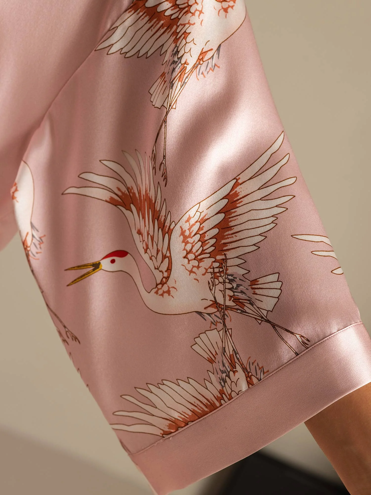 19Momme Kort Kimono Morgonrock För Kvinnor I Ren Siden Med Trannutskrift Och Omslagsdesign 3/4-Ärmad - Image 4